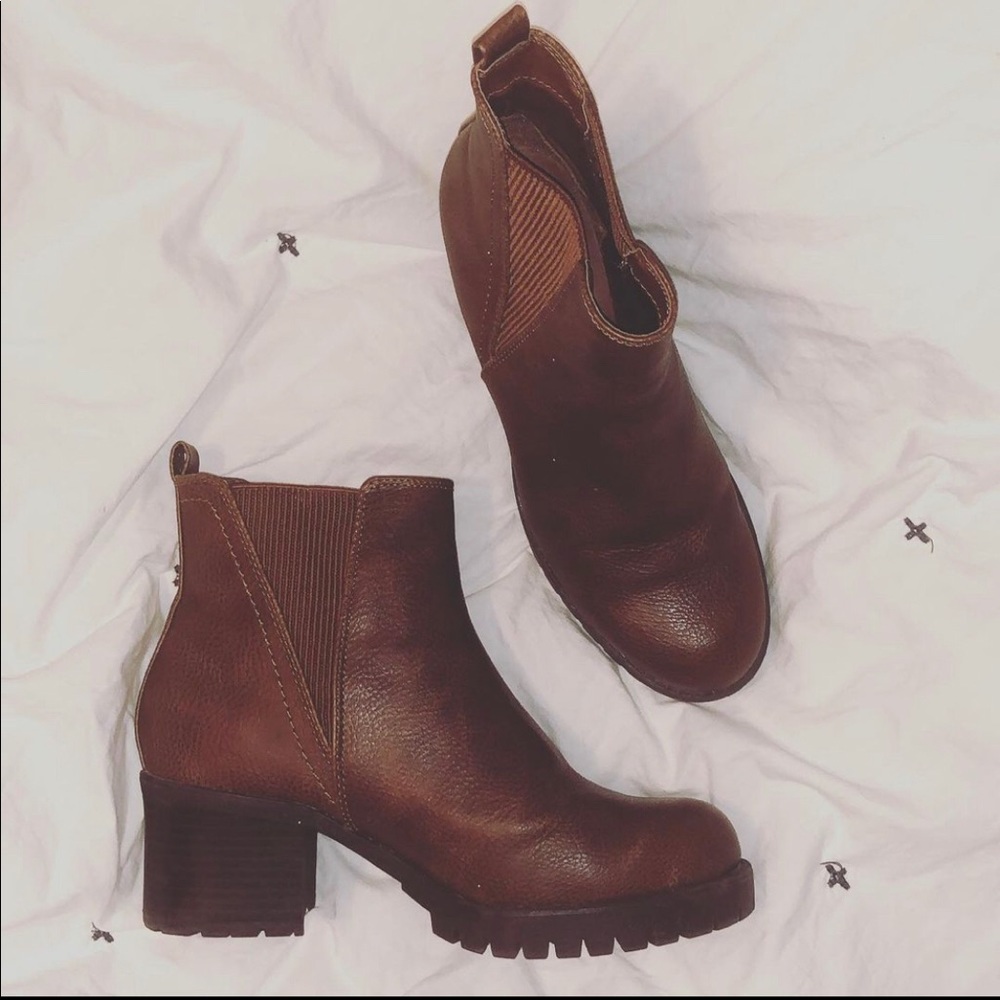 chunky brown MIA boots size 6.5 like new